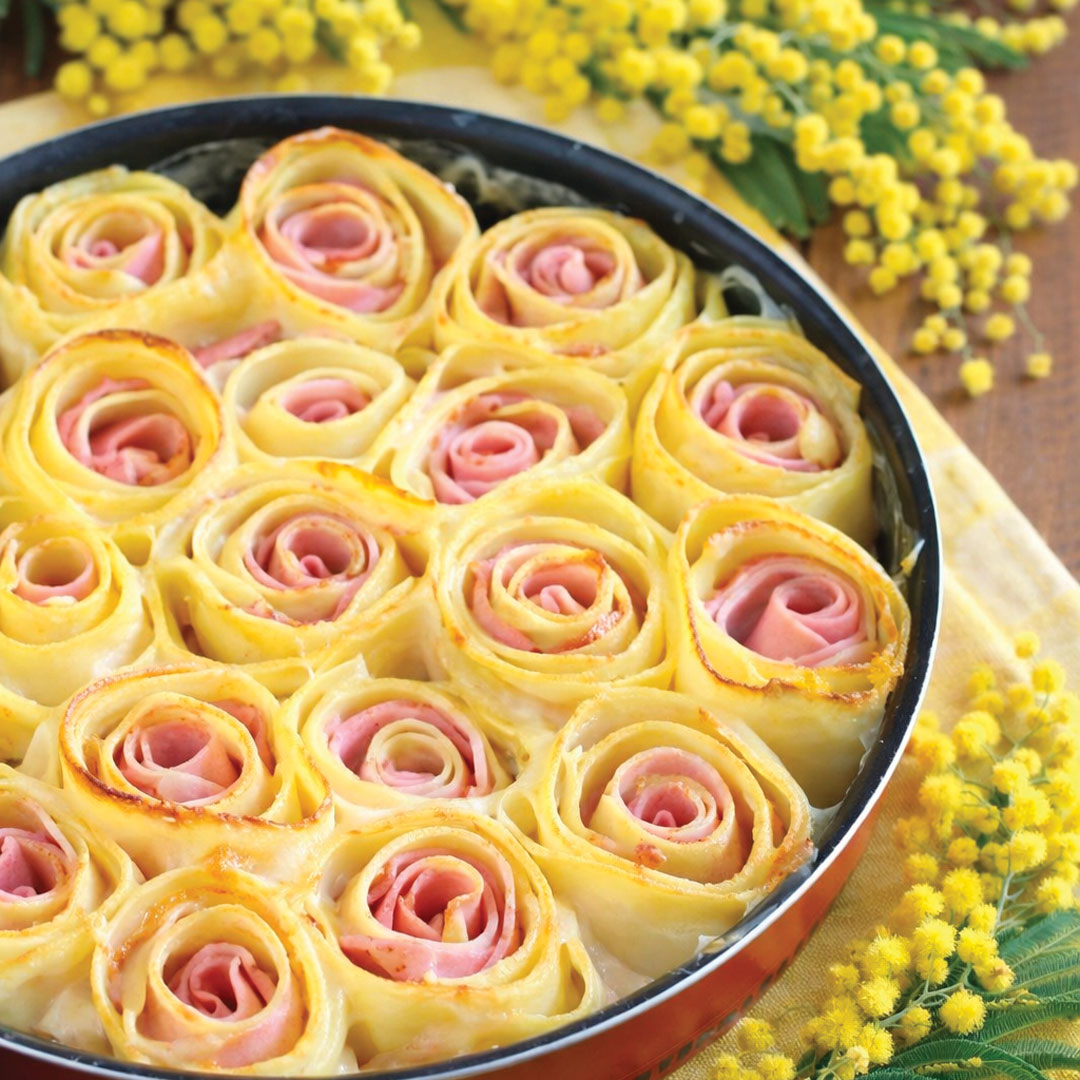 Rose di lasagne ripiene al forno con prosciutto